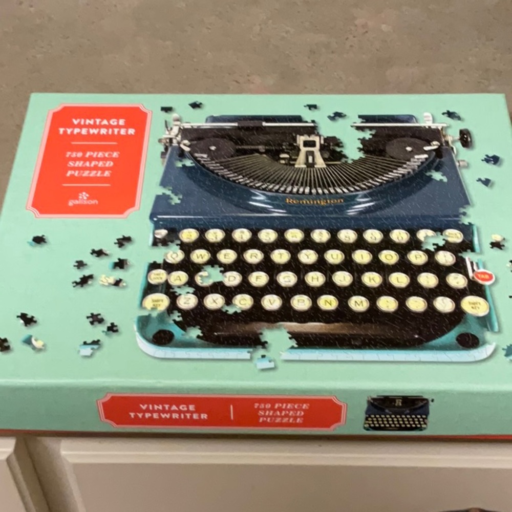Awesome vintage typewriter puzzle.  Such fun and creative design.  750 pcs.